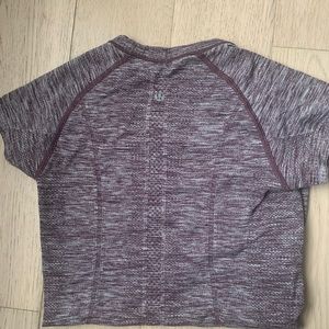 Lululemon size 2 metal vent tech